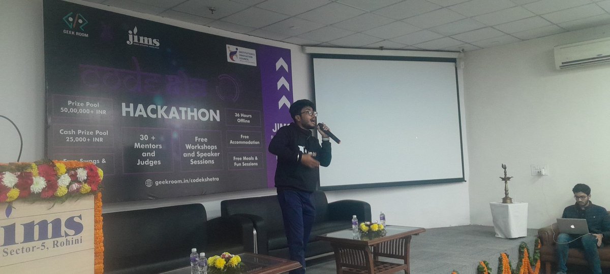 Starting with @riseinweb3 session with @SahityaRoy07 🚀🚀🚀🚀 At Code Kshetra hackathon 🚀