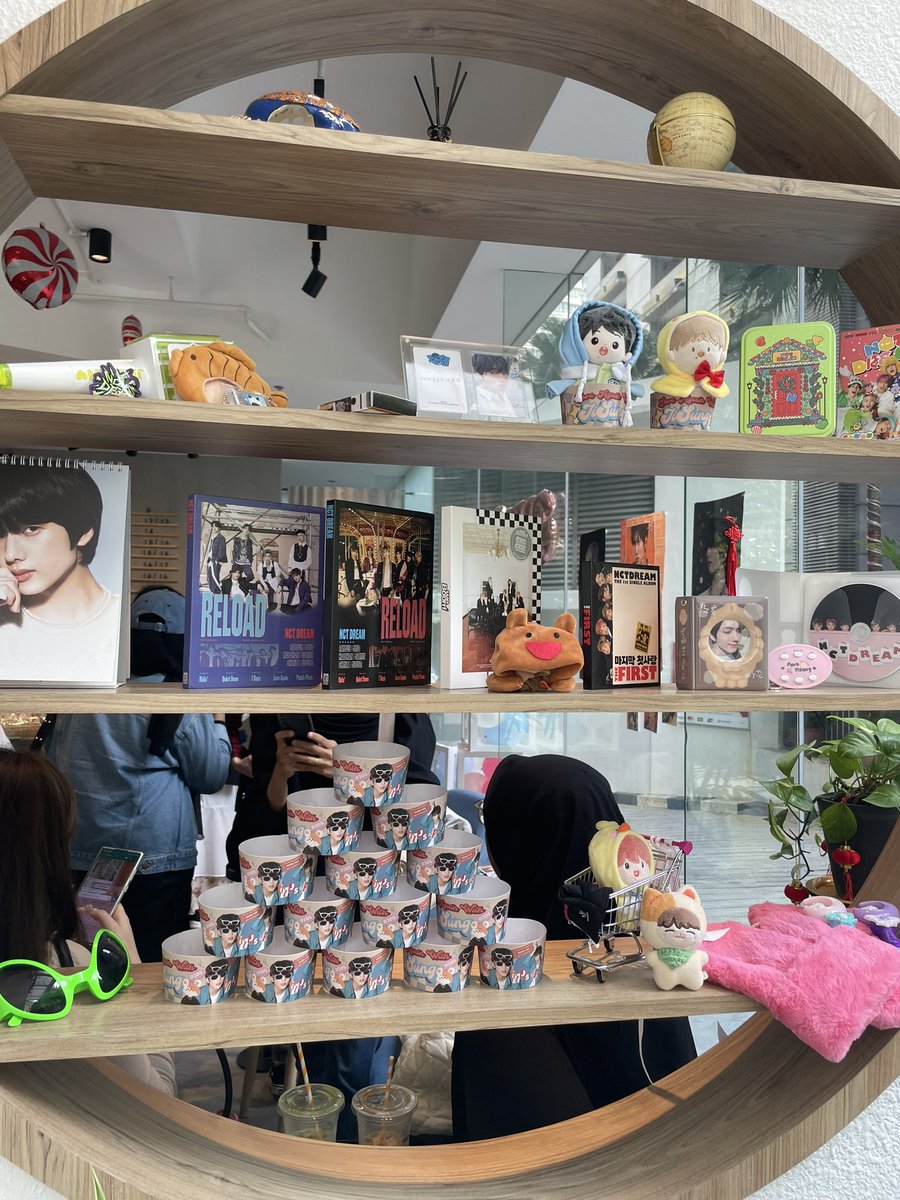 JisungieSarang's tweet photo. My 2nd Jisung Cupsleeves Event was held at Wonder Glacรฉ!! โ
เผ๐ หห๐ขึดเปโ
#๋ฐ์ง์ฑ ๐น #NCTDREAM
#loveagain_ILJS
#DreamingWithJisung
#์ค๋_์ง์ฑ์์ผ์ด๋๊น_ํ๋ณตํ์ฅ https://t.co/DIcZAwKa0j