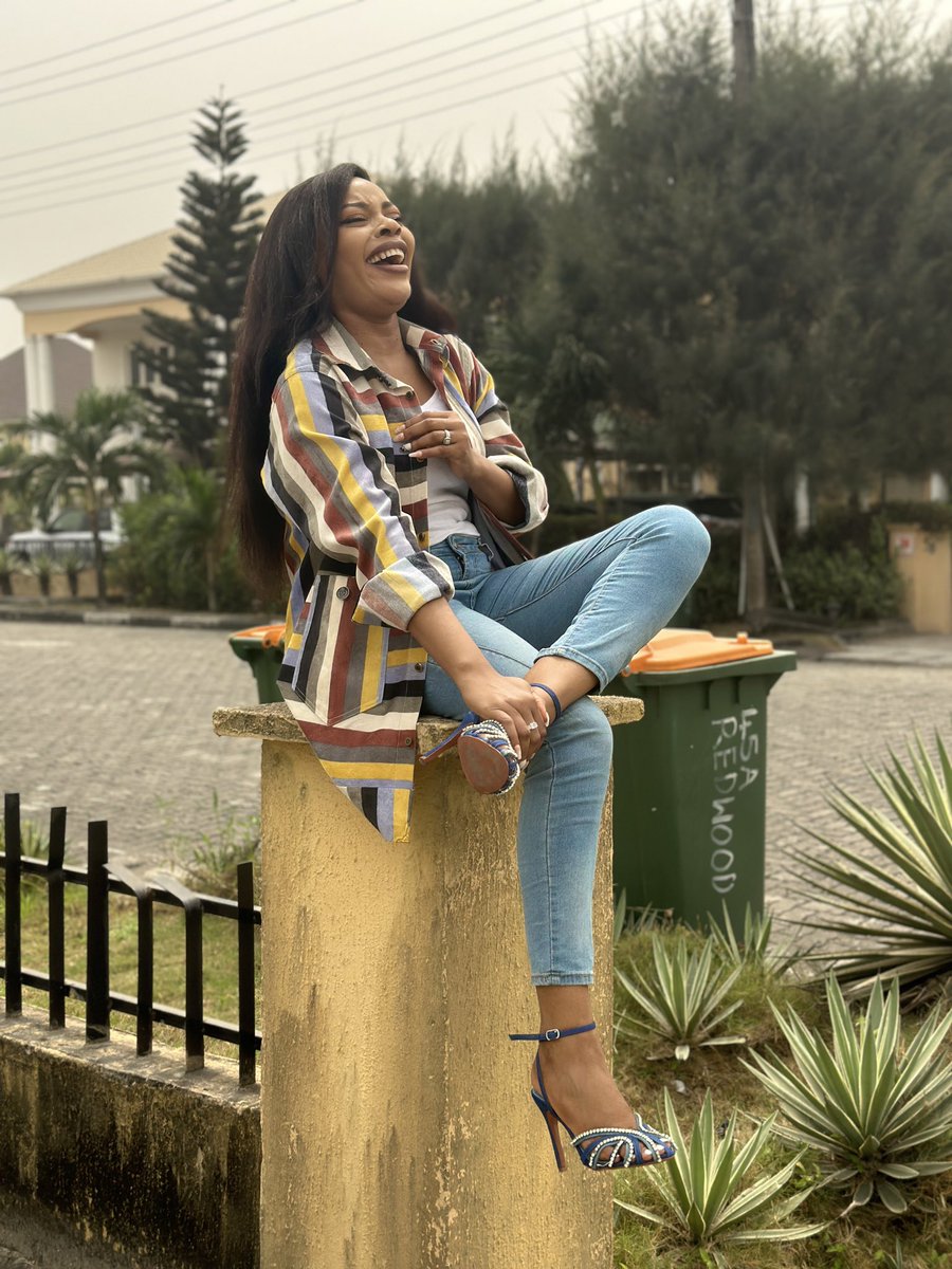 Ccioma's tweet photo. Just a beautiful woman blessing your timelines!
Happy new week/month fam!
God stream my body of work.
#CalvaryTheAlbum #WonderfulLove #Away #DoneMeWell
#DearWorshipLeader https://t.co/ndbHKkDh74