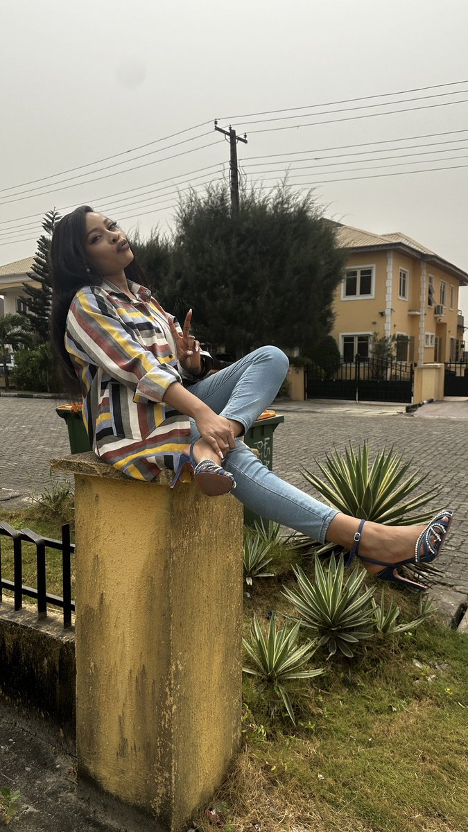Ccioma's tweet photo. Just a beautiful woman blessing your timelines!
Happy new week/month fam!
God stream my body of work.
#CalvaryTheAlbum #WonderfulLove #Away #DoneMeWell
#DearWorshipLeader https://t.co/ndbHKkDh74
