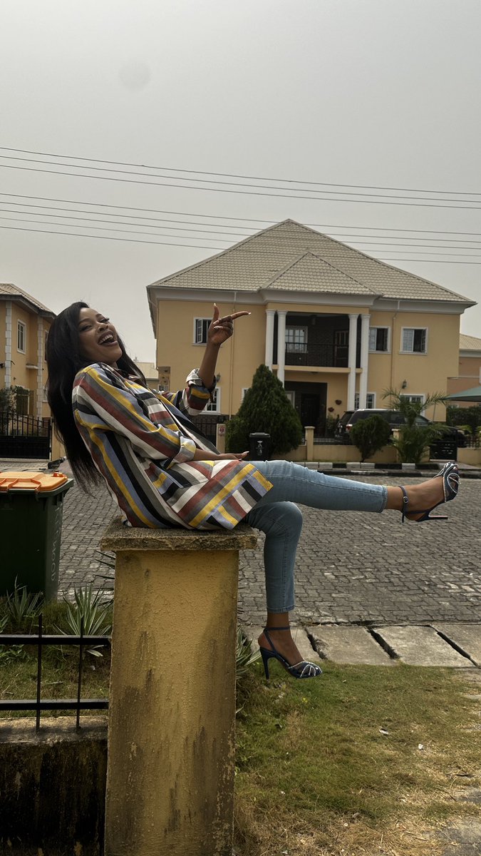 Ccioma's tweet photo. Just a beautiful woman blessing your timelines!
Happy new week/month fam!
God stream my body of work.
#CalvaryTheAlbum #WonderfulLove #Away #DoneMeWell
#DearWorshipLeader https://t.co/ndbHKkDh74