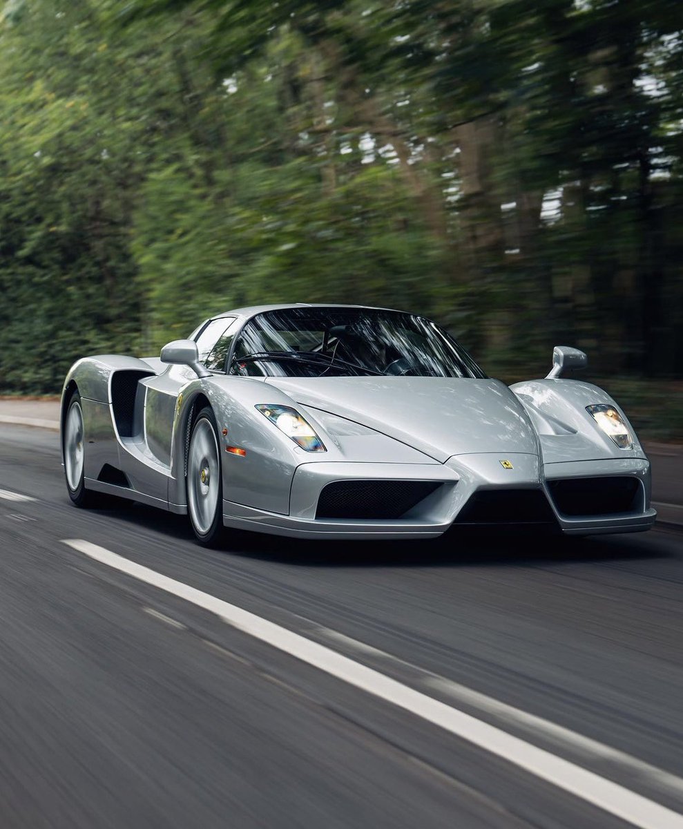 zackk_v8's tweet photo. Je sais pas si on se rend compte de ce que Ferrari à fait avec la Enzo https://t.co/oa20L185OQ