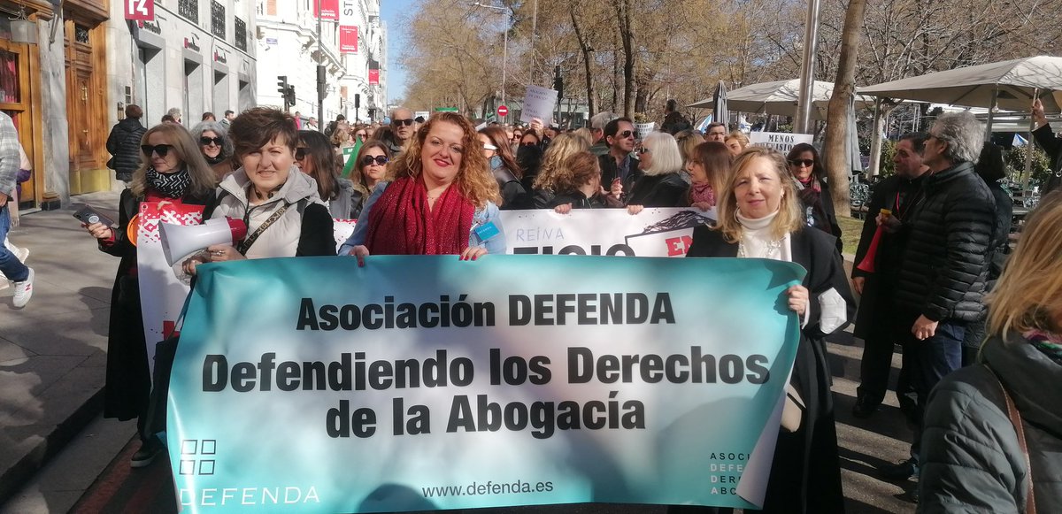 DEFENDA5's tweet photo. El día 3F fue un día grande, emocionante e histórico. Más de 15.000 compañeros de toda España salimos a la calle para luchar por la pasarela al RETA, pensiones dignas y por la dignificación del TO
Gracias a todos los asociados y junta directiva de DEFENDA q estuvisteis. https://t.co/kPaxyMltTg