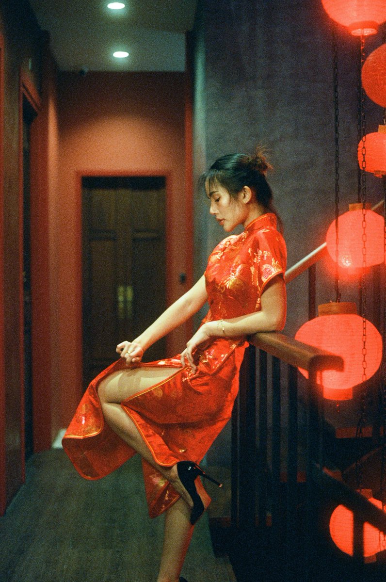 Good morning 🐉
Had a fun photoshoot for Chinese New Year last weekend with <a href="/muayy_ann/">Muayy</a>