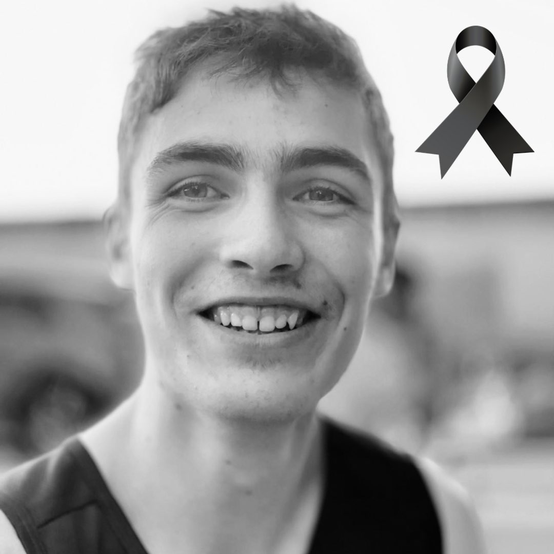 Atletisme_FCA's tweet photo. 🙏 La Federació Catalana d’Atletisme vol mostrar el seu condol davant la colpidora notícia del traspàs de David Pérez Bruque, atleta del @CAManresa 

En David ens ha deixat a l’edat de 18 anys.

🕊 Que la terra et sigui lleu, amic https://t.co/PtQbIKEjh3