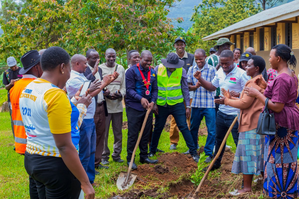 RotaractD9214's tweet image. The @ClubSheema , Uganda, proudly unveils the success of the #KatojoBasomeProject 🛏️. With DRR Prudence Asobola leading the way, 30 metallic beds were donated to Katojo Primary School, Sheema District, focusing on Education, Literacy, and Disease Prevention #CreateHope