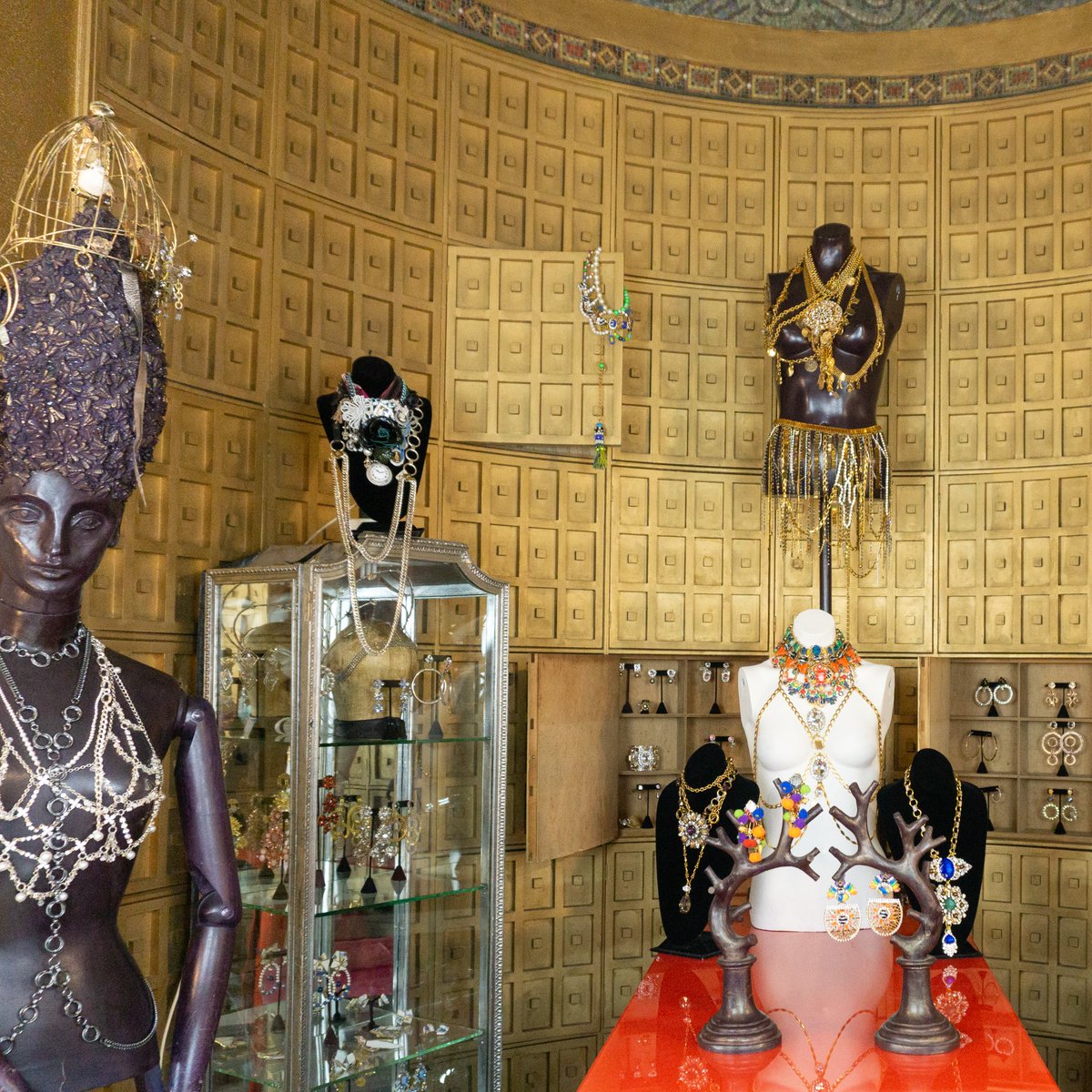 We are thrilled to announce that we our extending our opening hours for 2024. The Chapel will now be open Monday to Friday 11am to 6pm, we hope to see you soon!  vickisarge.com
#VICKISARGE, The Chapel, 2 Elizabeth Street, SW1W 9RB #London
 #handmadecostumejewellery