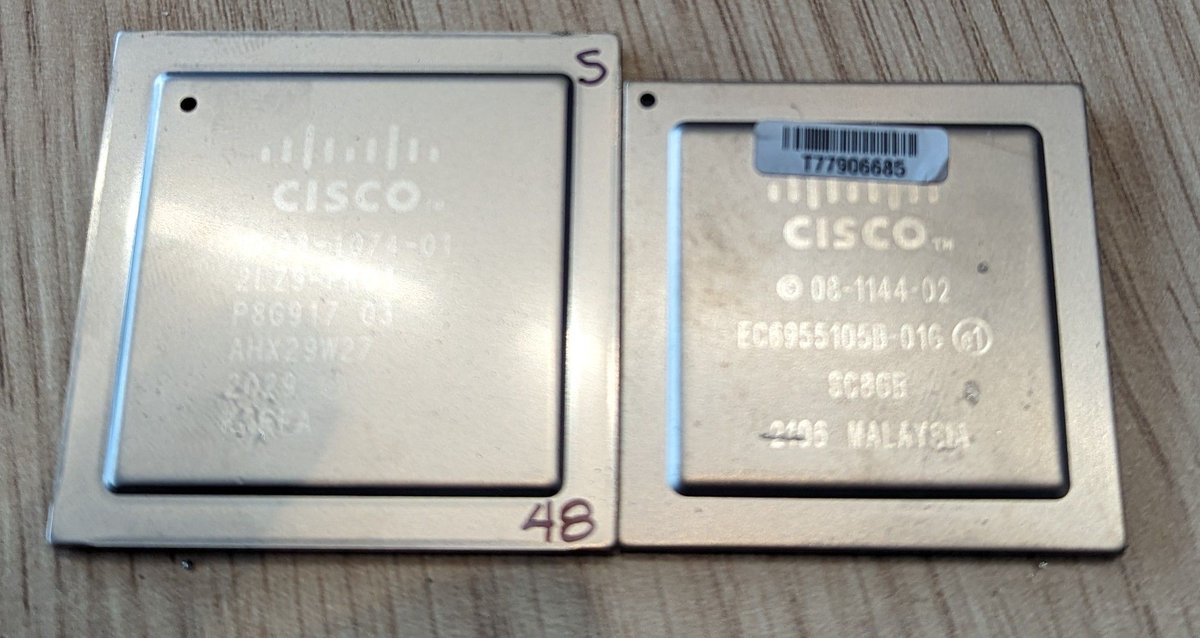 petergjones's tweet image. #UADPSwag #DecoderRing
On the right, UADP2.0sec from #Cat9300X
On the left, UADP2.0sec (XL). It was planned for #Cat9400, but never shipped. The #Cat9400X uses UADP3.0sec.