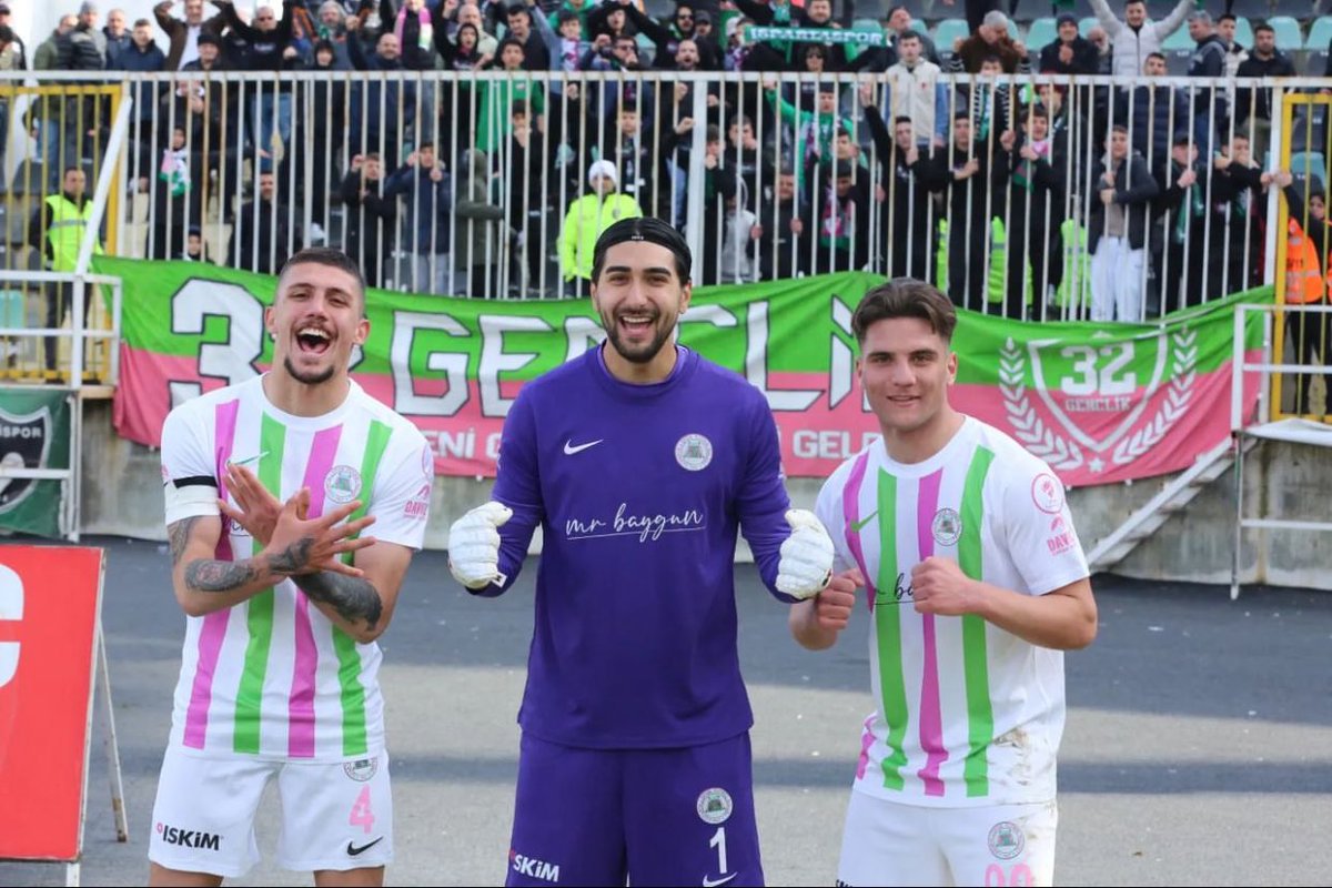 32genclikk's tweet photo. SENDROMSUZ PAZARTESİ 💚🩷

#32Gençlik #Ispartaspor https://t.co/xrwOGpgMFK