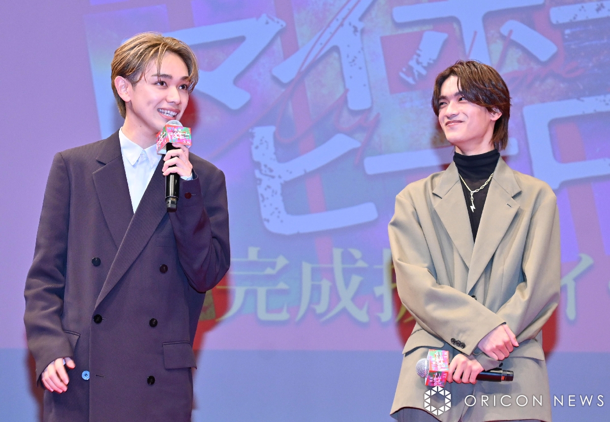oricon's tweet photo. なにわ男子・高橋恭平、宮世琉弥と“裸の付き合い”明かす✨💕
「サウナだけ入ろうぜって…」💬
https://t.co/zh10XOxWSZ

#高橋恭平 #なにわ男子 #宮世琉弥 #なにわちゃん #映画 #マイホームヒーロー #映画マイホームヒーロー @mhh_drama_movie @miyase_staff https://t.co/Hi8Ery56dH