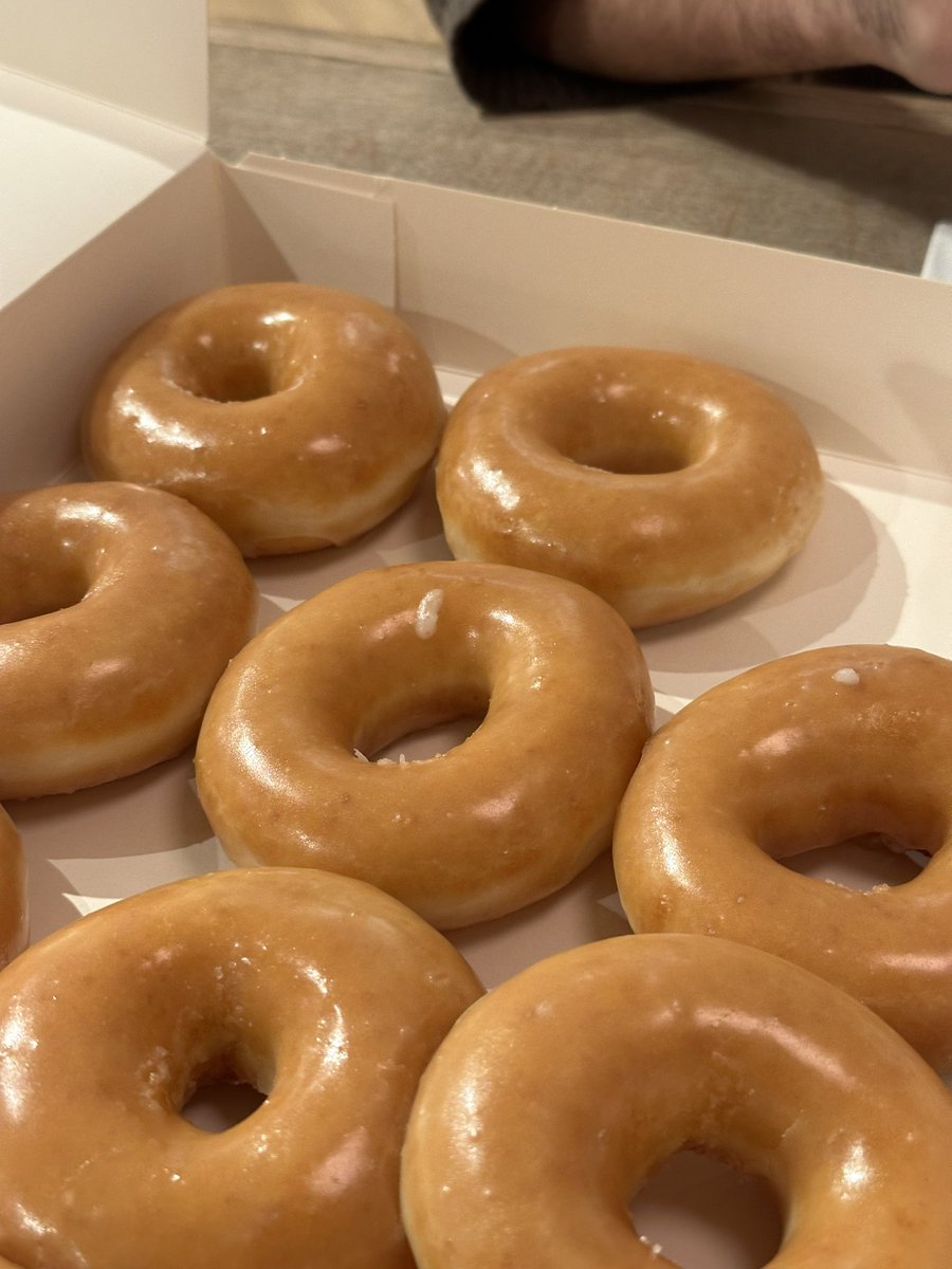 leapinglils's tweet photo. Late night Krispy Kreme factory outing, with… FRESH HOT DOUGHNUTS!!!!! 

And yes, they were amazing. https://t.co/UqGBftxo2K