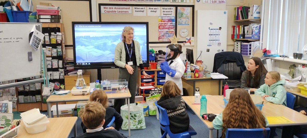 AuchterhousePS's tweet image. This morning, Dr.Toth of @mrcppu @dundeeuni Life Sciences has been in to talk to our P3-7 about her job. We had prepared questions for her and she brought in equipment for us to try! #Inspirational

#4capacities #UNCRCArticle29

@DYWScot @LfSAngus @AngusScience @TayCollab