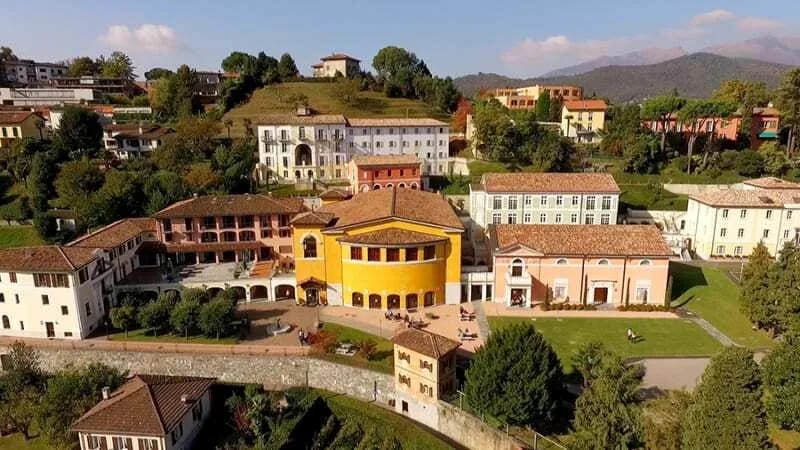 oneindiagujarat's tweet image. દુનિયાની ટૉપ-10 સૌથી મોંઘી સ્કૂલો, ફી જાણીને ઉડી જશે હોશ

More Details: gujarati.oneindia.com/photos/top-10-…

#costliestschools #costliest #schools #photos #world #OneindiaGujarati