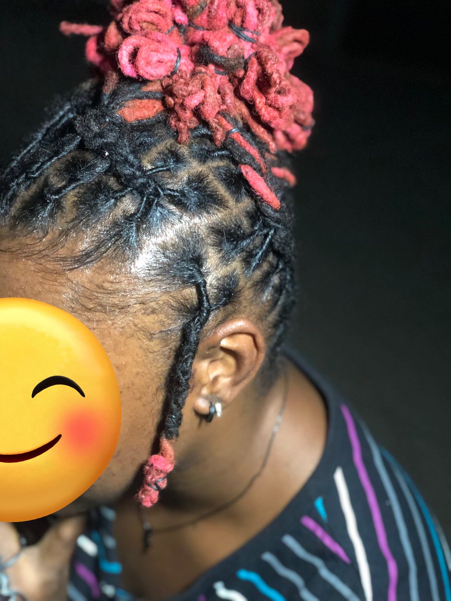 aloiye_vaa's tweet photo. Hi guyss! 😁👋🏾 
I am a loctician available for loc maintenance and styling in Abuja. 

I did this palm rolling and rose petal styling 👇🏾👇🏾, and i’m available for home service 
 
Please retweet, my customer is definitely on your tl 🙏🏾❤️ https://t.co/ciTABVRuMr