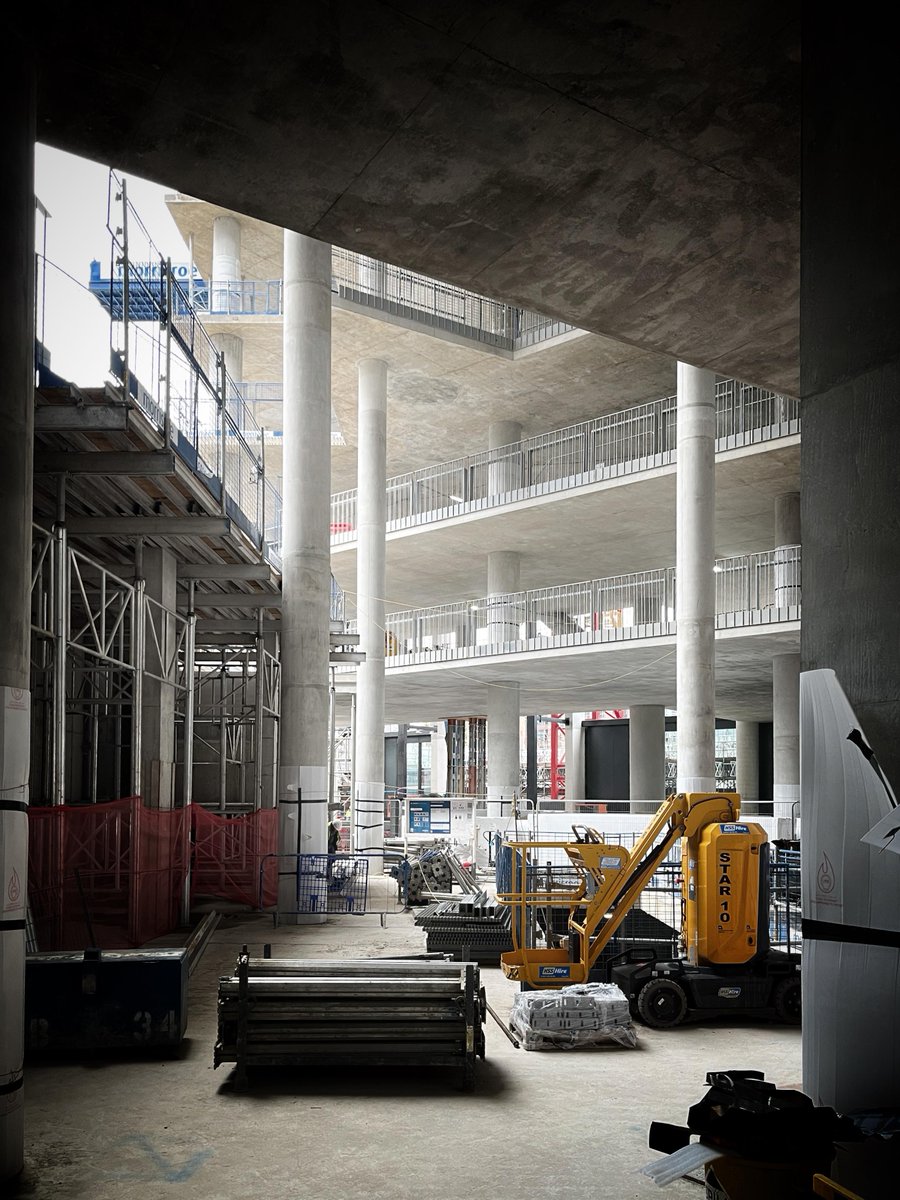 A glimpse of the new @LCCLondon under construction, taken by our Tristan Rodgers on a site visit last week. Read more about the project here: bit.ly/3OnhTHW #londoncollegeofcommunication #ual #elephantandcastle