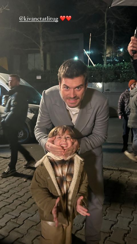 AileBr1's tweet photo. 🎬| BASTIDORES:

• #Aile  • #AsDev 
• #KıvançTatlıtuğ • #SerenaySarıkaya https://t.co/hYZfQhtfhU