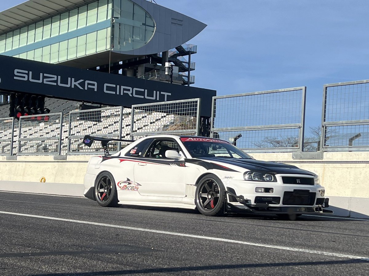 k_rb29's tweet photo. #鈴鹿サーキット
#オートセレクト
#BNR34

久しぶりのTE37SL
SLもいいね　笑 https://t.co/X7lhmkhS6i