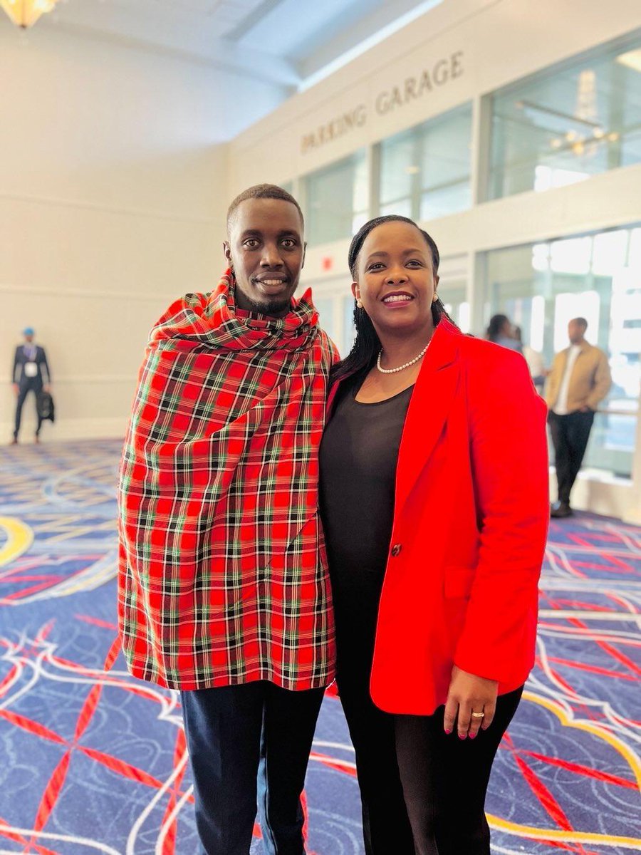 Ngabo_Karegeya's tweet photo. Our favorite CEO was also in Rwanda day.  Of course I had to hug her and give congratulations 🎉👏🏿. 

Amata akomeze Aguhame CEO  @cakamanzi 😍
#RwandaDay2024 https://t.co/XTYt6QjQT2