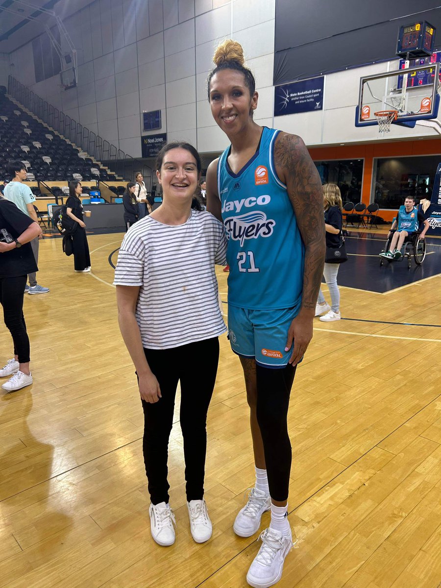 Throw 🔙 to last week Wednesday Absolutely loving watching @MerSladezz play in the WNBL Another incredible person and baller on the court @SouthsideFlyers