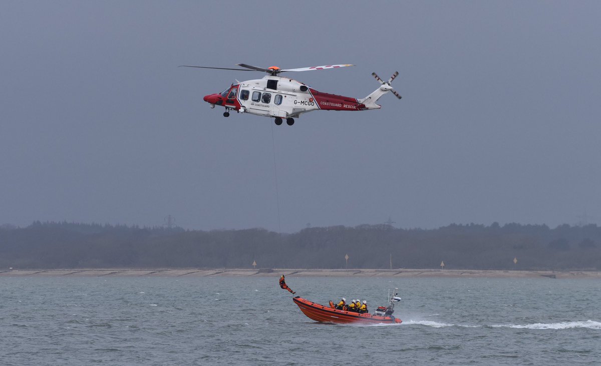 CowesRNLI's tweet photo. Some fantastic shots of our recent helicopter exercise with @HMCoastguard CG175 on Saturday. Thanks John Green for sending them over! 🚁 https://t.co/FDDdjrJw1d