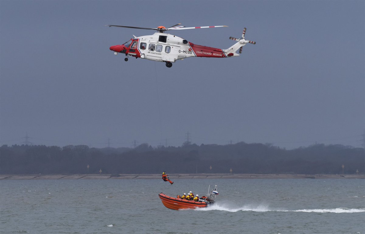 CowesRNLI's tweet photo. Some fantastic shots of our recent helicopter exercise with @HMCoastguard CG175 on Saturday. Thanks John Green for sending them over! 🚁 https://t.co/FDDdjrJw1d