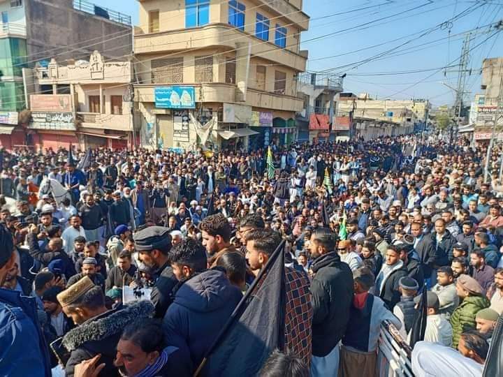 aziz_sanila's tweet photo. AJ dadyal mukamal torh pr band tha Alhamdulillah
#RightsMovementAJK https://t.co/842lCFDleZ
