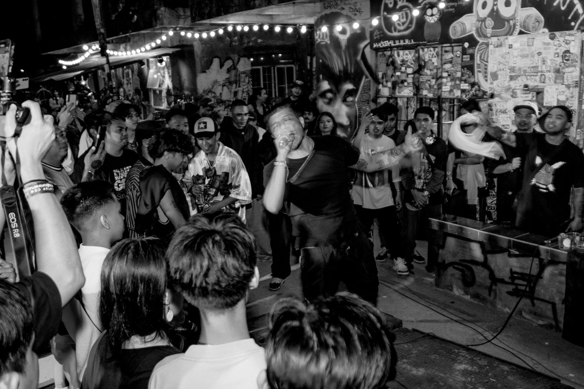 arkitekto's tweet photo. At Emar Industriya 's Alaala: Daan ng mga Tumakas album launch | 02.03.24
📷 Jayb Paule
#UprisingPH #EmarIndustriya #Apoc #DeathArchitect #hiphop #PinoyRap #EnjoyLocal #OPM https://t.co/cHlZluLG9e