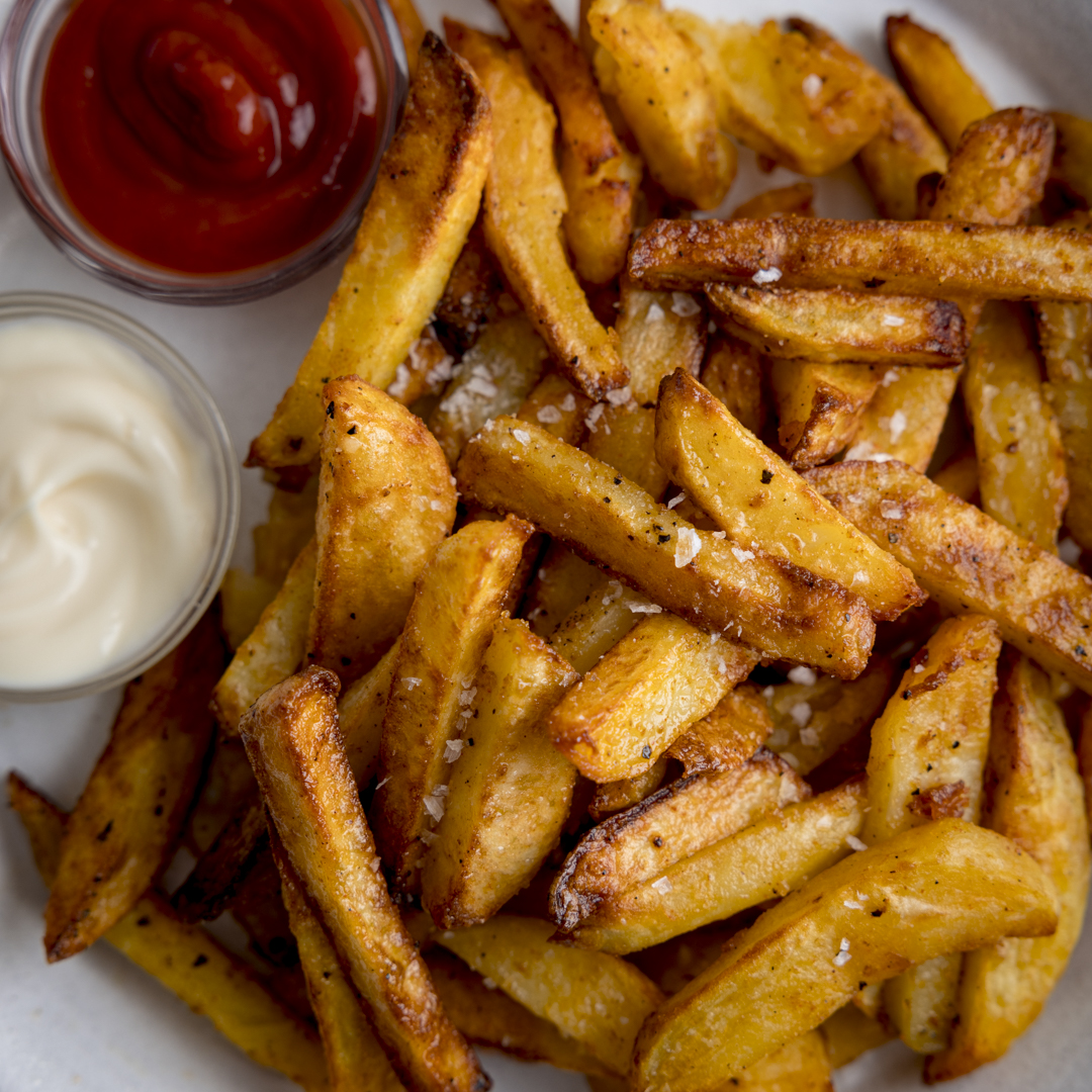 Golden crispy chips, cooked in the air fryer so they've got a nice bit of crunch, but they're soft in the middle.
Ready in 20 minutes!😋
⁠kitchensanctuary.com/homemade-air-f…
#kitchensanctuary #gameday #SuperBowlLVlll #fries