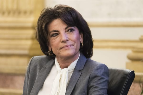 "On ne m’a pas contactée (…) et je déclinerai" Dominique Estrosi-Sassone dément la rumeur de sa possible  nomination au gouvernement  france3-regions.francetvinfo.fr/provence-alpes…