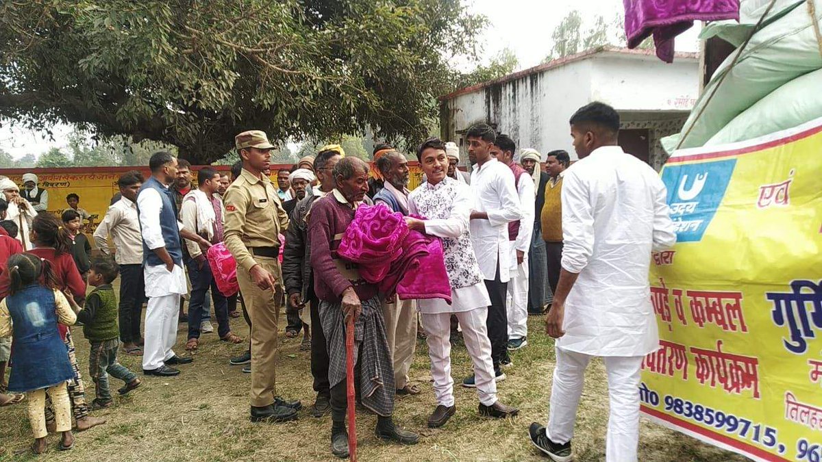 Gurgia Charities' recent blanket drive in Tilhar, U.P, is a small act of kindness with a big impact. Together, we're weaving a tapestry of care and comfort. 💙✨ #GurgiaCharities #BlanketDrive #CommunityWarmth'