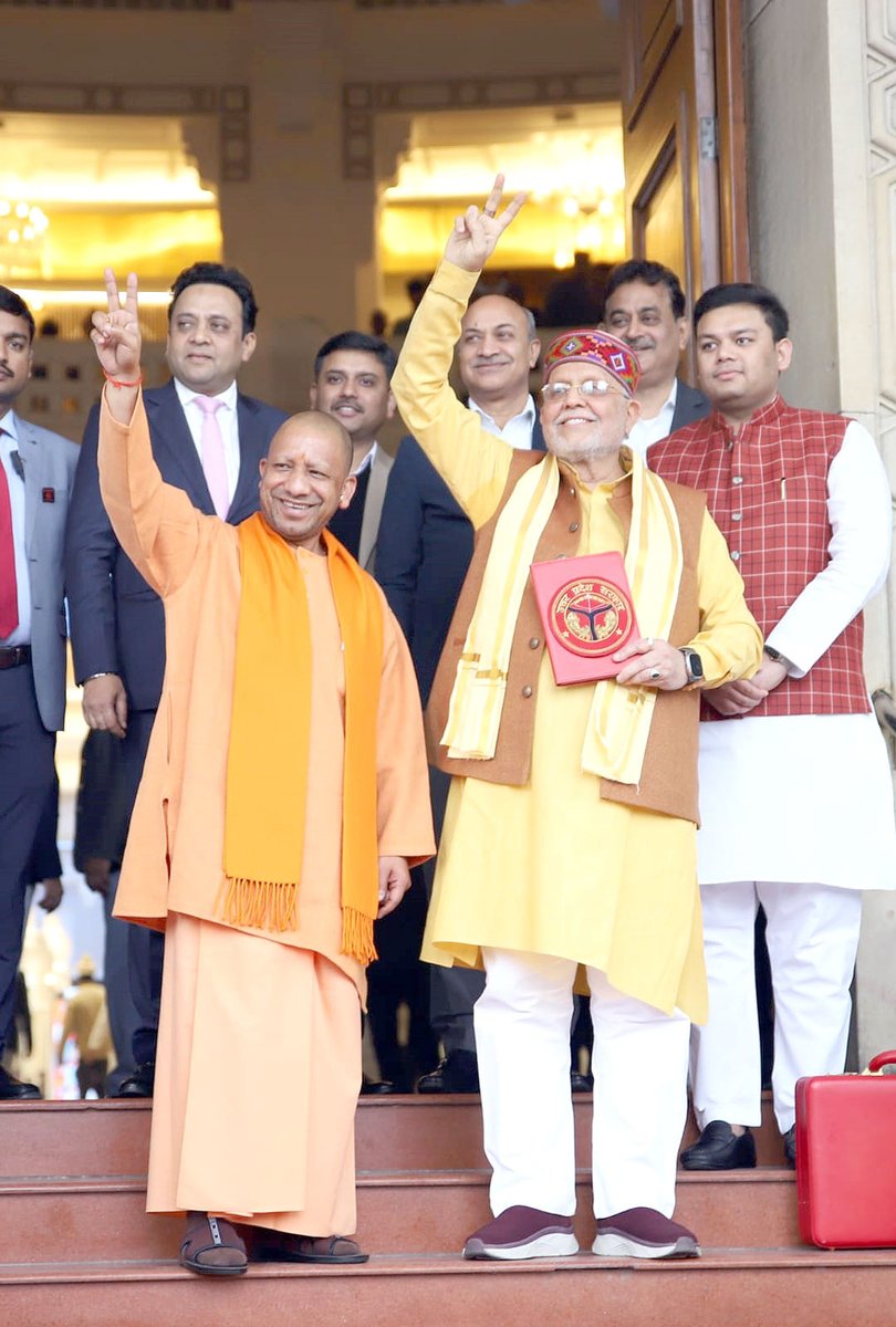 लोकमंगल के पर्याय प्रभु श्री राम को समर्पित यह बजट, 'नए उत्तर प्रदेश' के समग्र और संतुलित विकास का एक आर्थिक दस्तावेज है...

आस्था, अंत्योदय और अर्थव्यवस्था पर केंद्रित इस सर्वसमावेशी बजट हेतु माननीय वित्त मंत्री श्री <a href="/SureshKKhanna/">सुरेश कुमार खन्ना</a> जी, अपर मुख्य सचिव, वित्त और उनकी पूरी टीम को