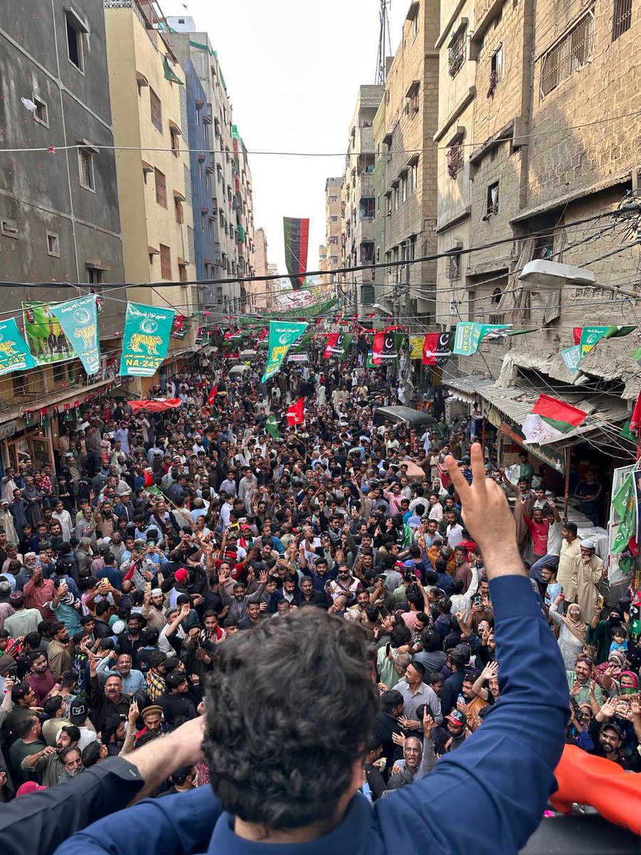SabaHyder1's tweet photo. Sheron ka shikari bilawal bhutto-zardari.🏹
 #KarachiWithBilawal https://t.co/Dl3j22xCMR