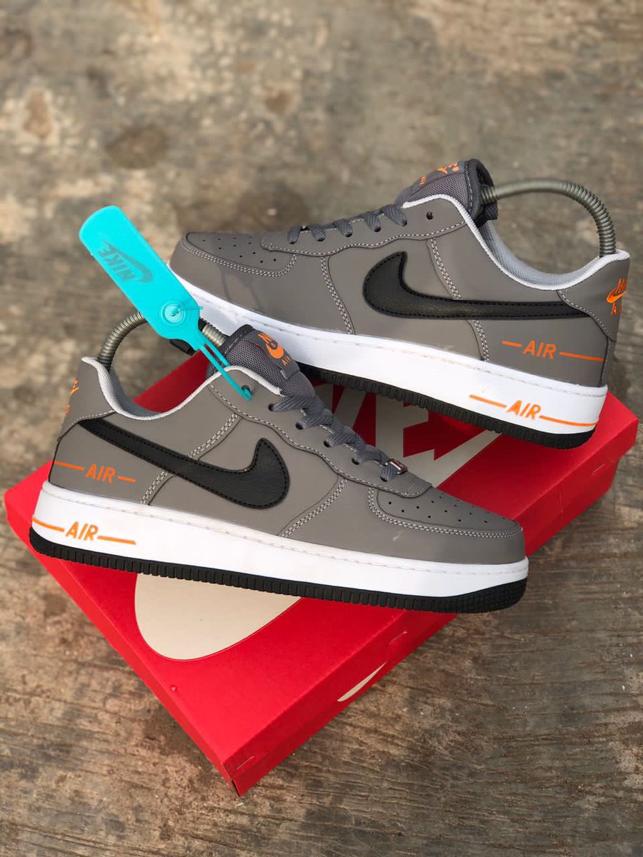 Sneakersplugng's tweet photo. Size : 42— 46 
We recommend a size bigger    
Comes fully boxed  
Price: 22,000 https://t.co/RrlHuTSVQh