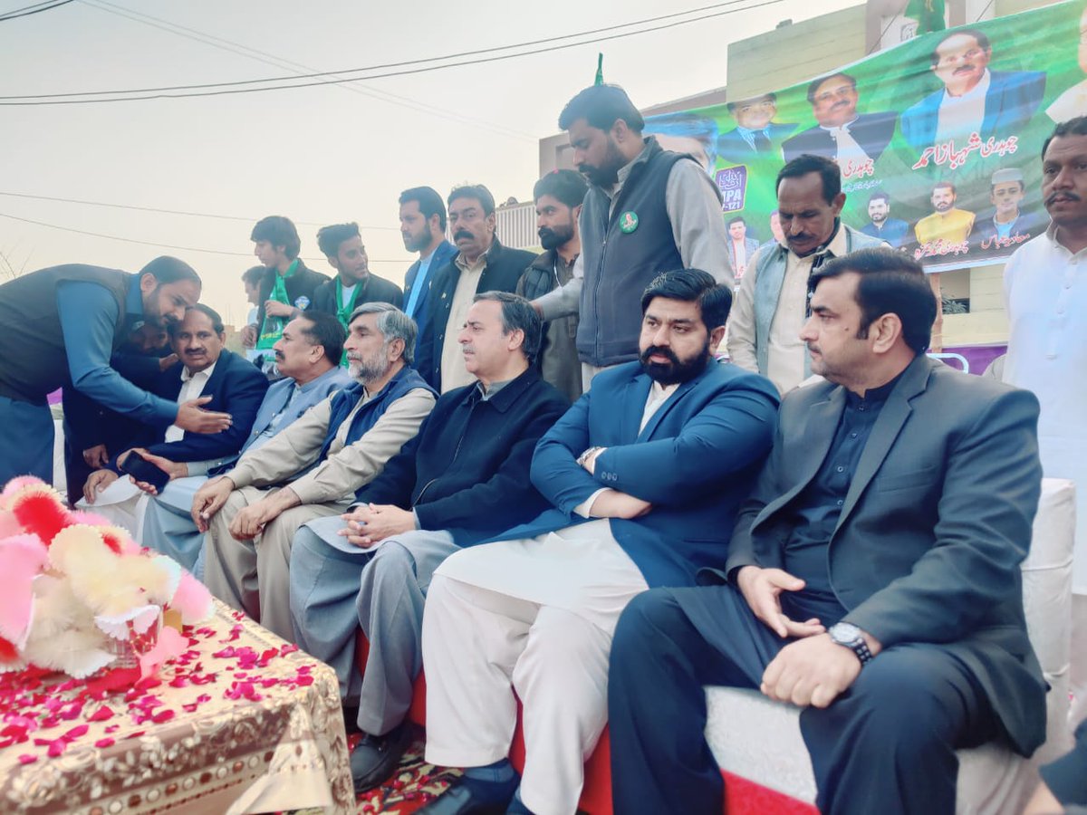 JunaidAnwarMNA's tweet photo. چک نمبر 327 گ ب ڈیفنس ویو ہاؤسنگ میں الیکشن مہم کے سلسلہ میں کارنر میٹنگ
.
.
.
#tobateksingh #na106 #pmln #junaidanwarch #junaidanwar
#economicdevelopment https://t.co/2UYgQASjyA