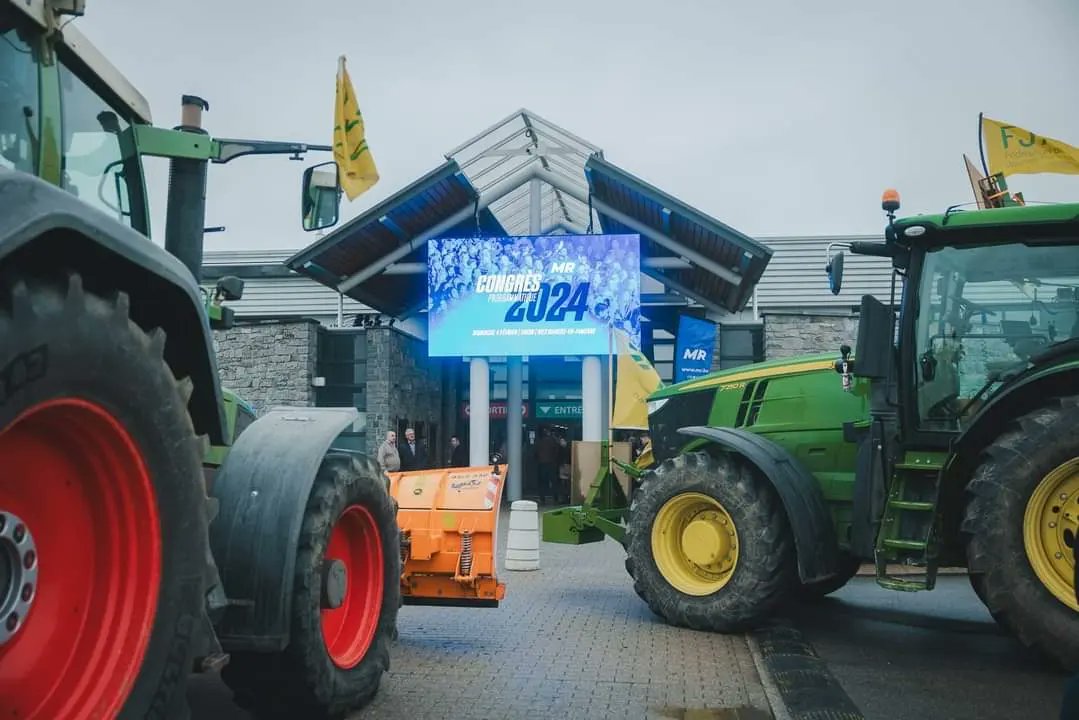 HHurdebise's tweet photo. Avec vous ! 🚜💪🏻👊🏼💙 https://t.co/TqPweVIFY9