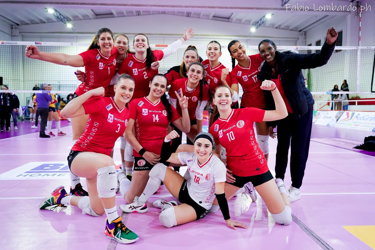 SoveratoVolley's tweet photo. pool salvezza vittoria in trafserta
VOLLEY HERMAEA OLBIA – VOLLEY SOVERATO 2-3 (25-27 25-23 23-25 29-27 13-15) 
#poolsalvezza #volleysoverato #wearesoverato #noisiamoilsoverato #ultrasvolleysoverato #soverato #volleyball #pallavolofemminile   #italia #italy #legavolleyfemminile– https://t.co/eo2ydlO3Yq