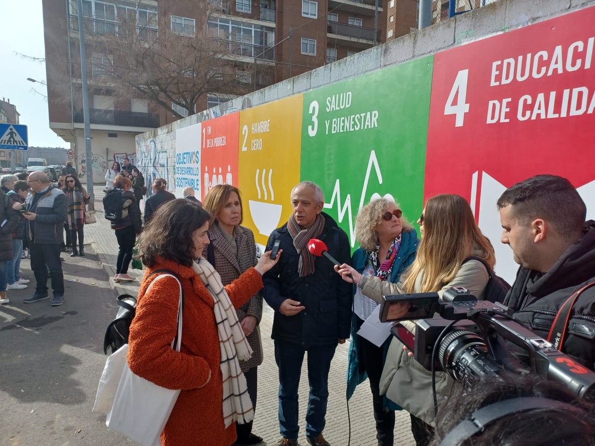 frodrigq's tweet photo. Esta mañana @infoaquona de la mano de @CREenZamora hemos estado en la inauguración 'Compartiendo Muro, Compartiendo Objetivos' con el ODS6 ‘Agua limpia y saneamiento’ 🌍📷#ZamoraesAgua @CruzRojaEsp #Agenda2030 @Agenda2030Gob #ODS https://t.co/HA4yE87JfK