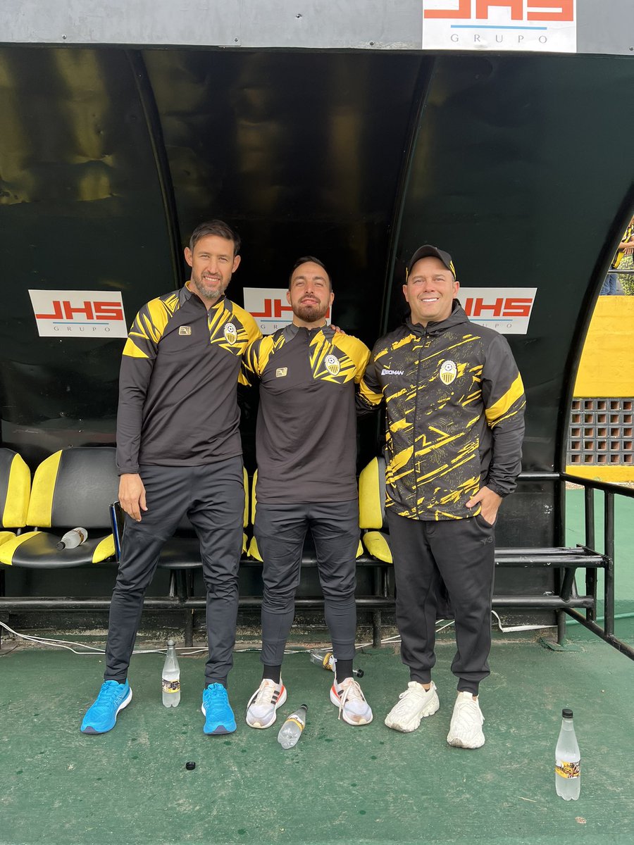 Voy a muerte con éste cuerpo técnico, les pondría mi vida en las manos de estos 3 grandes y ya históricos del club.

Comenzaron el torneo como lo terminaron y ya son 30 partidos invictos.

📸 <a href="/PerfectVision_1/">🤟🏻</a>