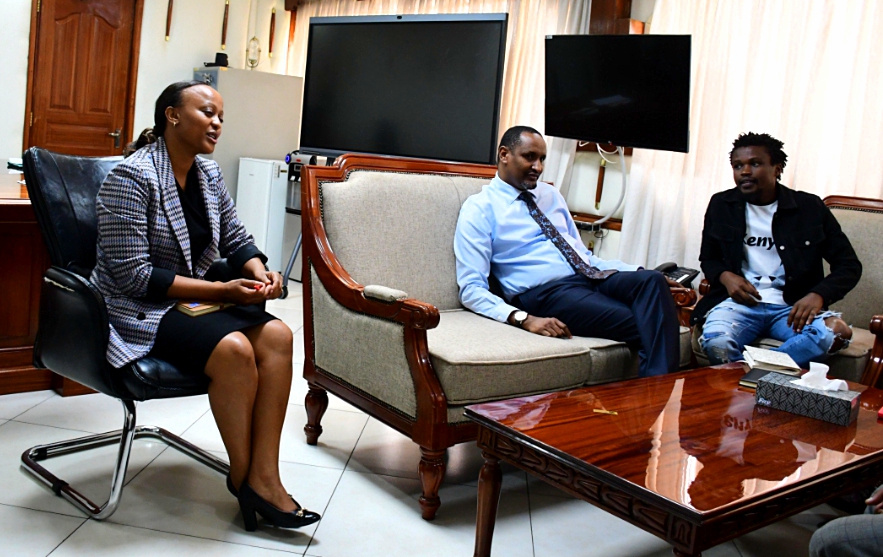 _IsmailMaalim's tweet photo. Exciting talks with Comedian & Youth Champion #Chipukeezy on how to take laughter industry, talent search & skilling to all 47 counties to make creatives contribute to the national economy under #TalantaHela @StateHouseKenya @AbabuNamwamba @moyasa_ke @NYC_YouthVoice https://t.co/1EQDxda4tG