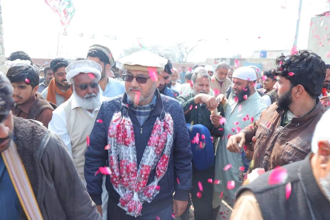 PTISPOfficial's tweet photo. امیدوار پاکستان تحریک انصاف #PP228 کیپٹن عزت جاوید اور سابق ضلعی صدر میاں شفیق آرائیں کی فاروق خان نیازی کی جانب سے منعقدہ سیاسی پروگرام میں شرکت۔
#ووٹ_ڈالو_خان_نکالو https://t.co/6zfiKQ5I5x