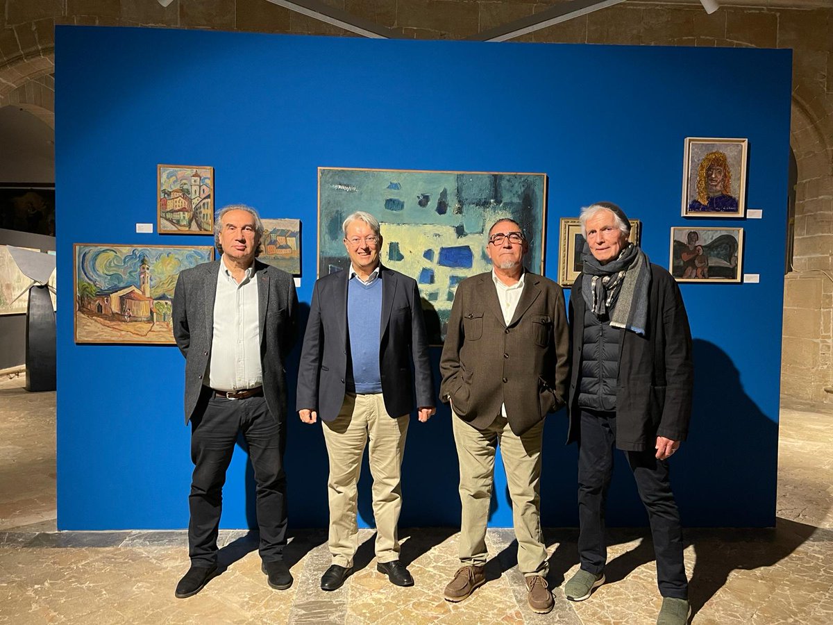 LUinMadrid's tweet photo. El Embajador @BieverChristia1 asistió a la inauguración de la exposición pictórica “Poesía”, del artista 🇱🇺Gust Graas con motivo del centenario de su nacimiento. La abstracción de su pintura conduce a un universo mágico lleno de poesía. No os lo perdáis!
https://t.co/9UainCMY9m https://t.co/HUzuAjiFfm