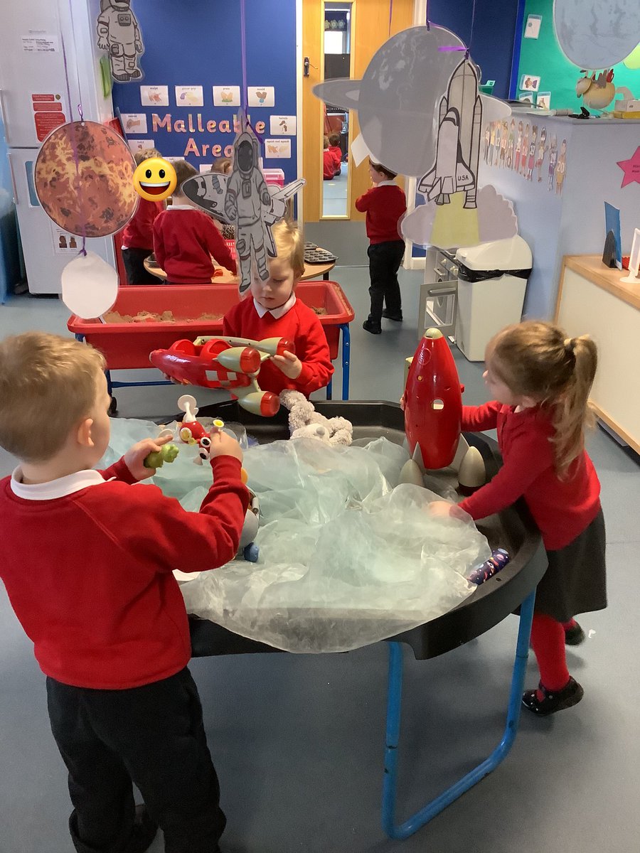 NurseryOPS's tweet image. Learning has been out of this world today in Nursery! 🚀
We have been role playing this weeks story ‘Whatever Next!’ and exploring space.
We’ve also created our own space den to do lots of exciting reading! 📖 
#opsscience #understandingoftheworld #welovereading #whatevernext
