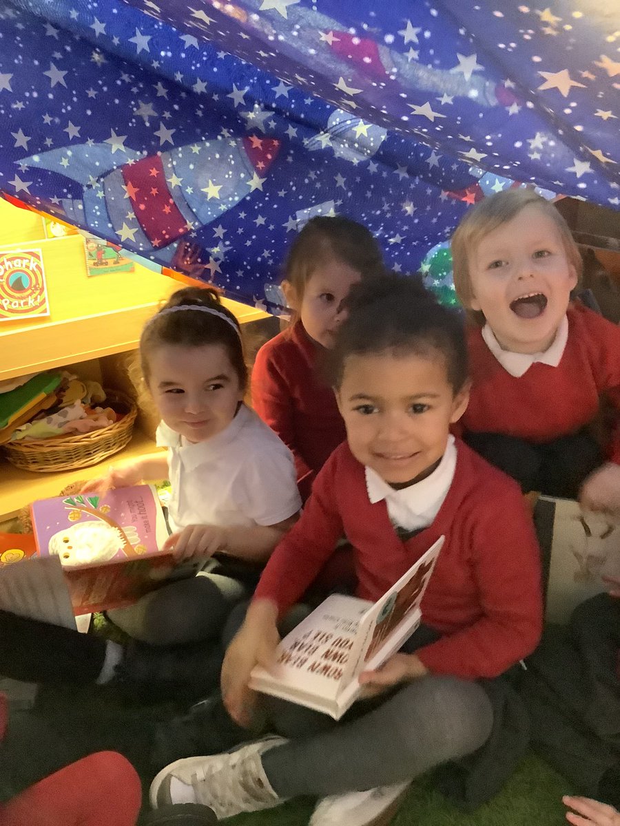 NurseryOPS's tweet image. Learning has been out of this world today in Nursery! 🚀
We have been role playing this weeks story ‘Whatever Next!’ and exploring space.
We’ve also created our own space den to do lots of exciting reading! 📖 
#opsscience #understandingoftheworld #welovereading #whatevernext