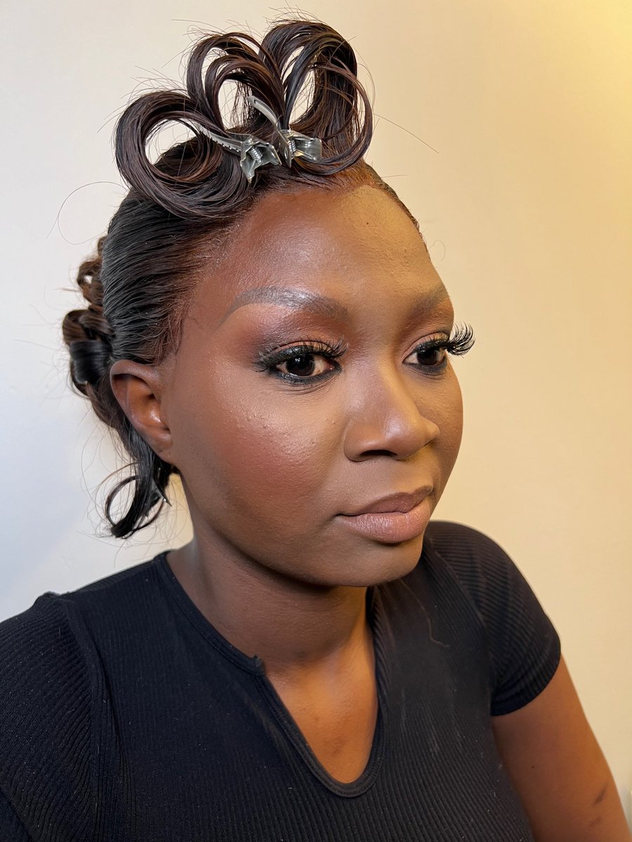 temmybanjo1's tweet photo. If you know anyone looking for a makeup in north England, please send them my way. https://t.co/J1msnYxila