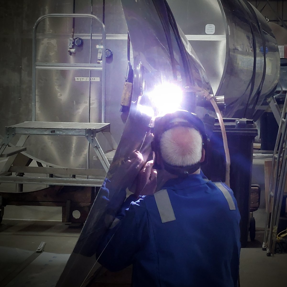 Some great welding is taking place on one of our vessels on the production line!

All DX Tanks are available in capacities ranging from 1200 to 34,000 litres to suit your farm.

Get in touch for further details!

#manufacturemonday #stainlesssteel #welding #weldlife #ukmfg