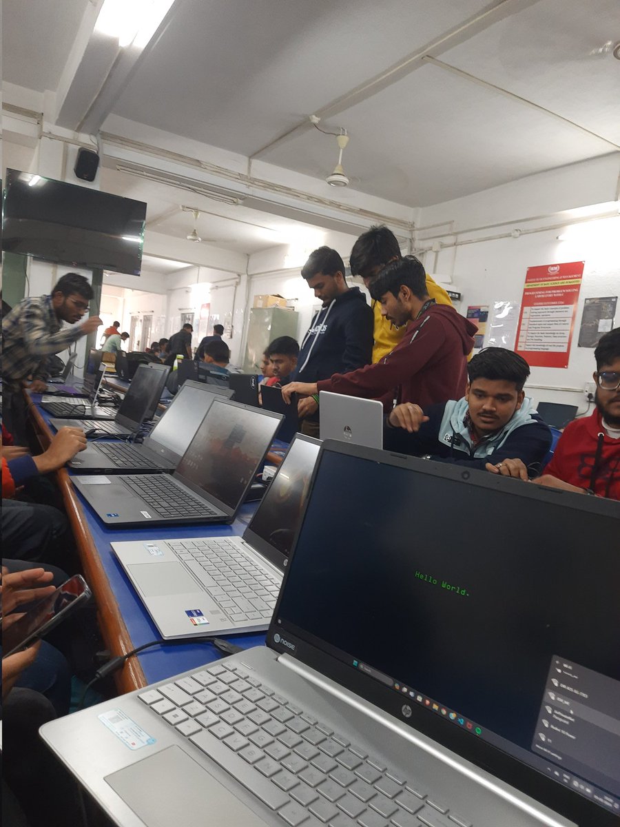 Anushkalien's tweet photo. First offline hackathon experience at Diversion 2k24 
#Diversion2k24 #hackathon https://t.co/Z9YK92eqaK
