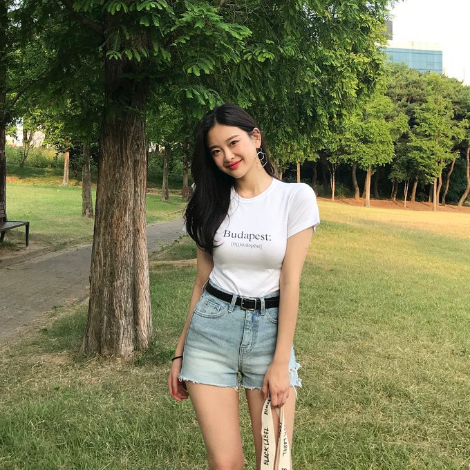 SGreen6647's tweet photo. #合照 #射屏 #羞辱 #曝光 #羞耻 #社死 #刺�� #投稿 #骚货 #女神 #婊子 #母狗 #反差 https://t.co/RwGPMkBv3L
