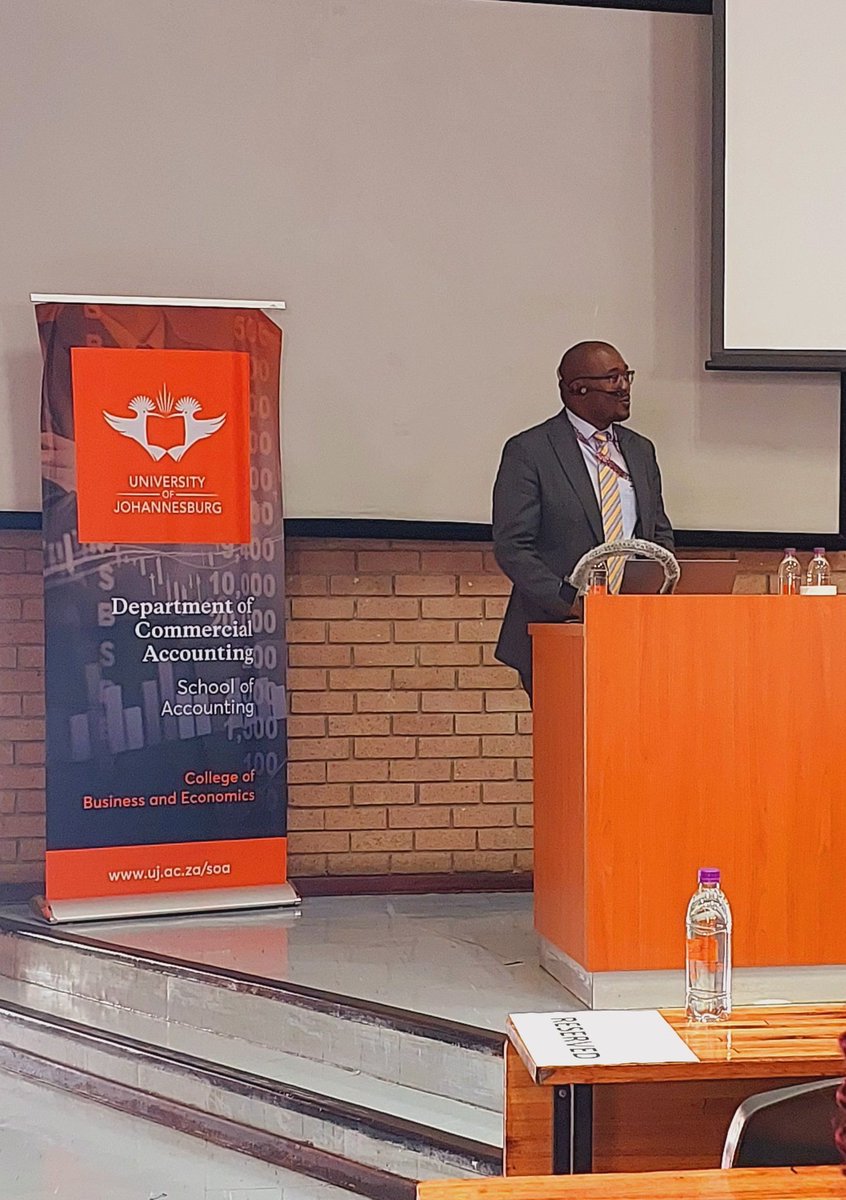 UJComAcc's tweet photo. Welcoming the 2024 Department of Commercial Accounting first-year students! Prof Lungile Ntsalaze, Executive Dean of the College of Business and Economics, extends a warm welcome to our newest members of the UJ family.#UJ2024 #UJFYS #ujdca #UJCommAcc #ujcommercialaccounting https://t.co/AQI6QXbf0x