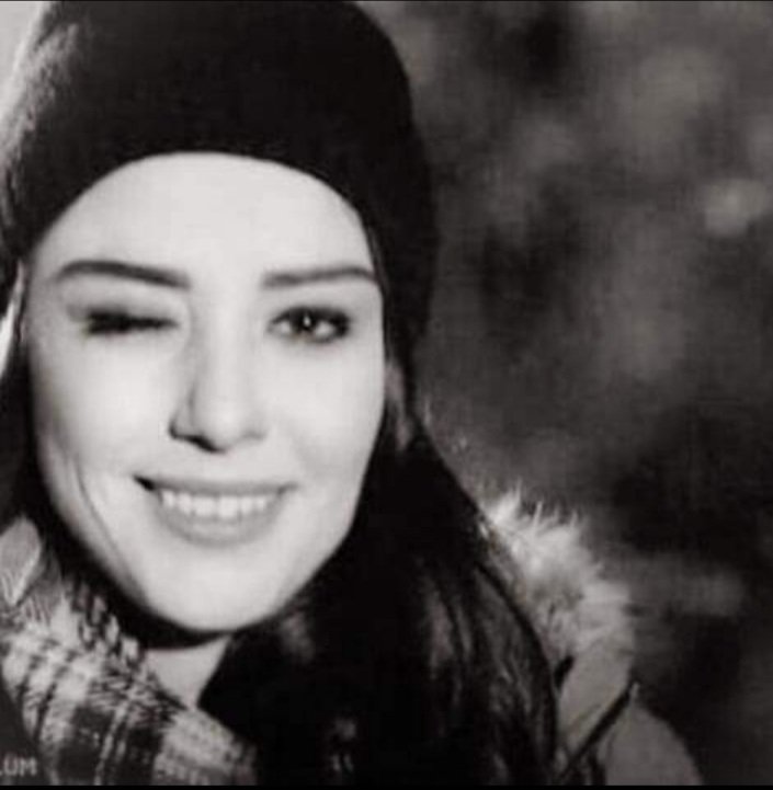 Buon compleanno piccola🎊🎂🎉❤️❤️🇮🇹🌹🌹🌹 #ÖzgeGürel #BuonCompleannoÖzgeGürel #Happybirthdayözgegürel @ozgecangurel