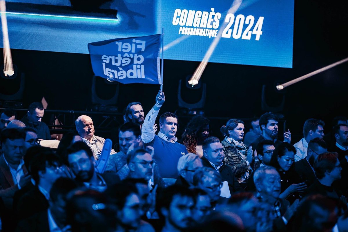 Ce dimanche, quelques 1500 sympathisants venus de partout en Belgique se sont réunis au #WEX à Marche-en-Famenne pour voter sur notre programme politique qui façonnera notre avenir. 🗳️

🤖 Lors du Congrès, nous avons rencontré « Victor », l’intelligence artificielle développée